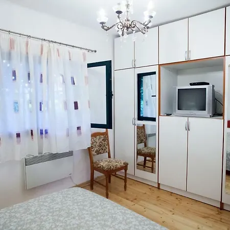 Mara's Little House بيت ضيافة