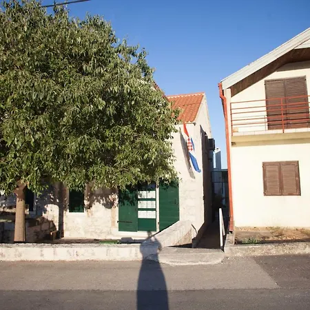 Mara's Little House بيت ضيافة *